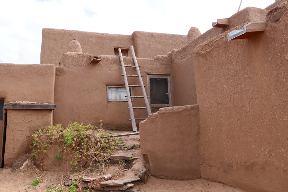 Pueblo-Kulturen – Traditionelle Lehmarchitektur im Taos Pueblo, New Mexico, mit rustikalem Charme.