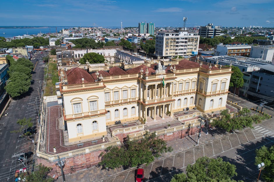 Casarabe: LiDAR enthüllt frühe Amazonas-Stadtkultur in Bolivien – Luftaufnahme des historischen Justizpalastes in Manaus, …