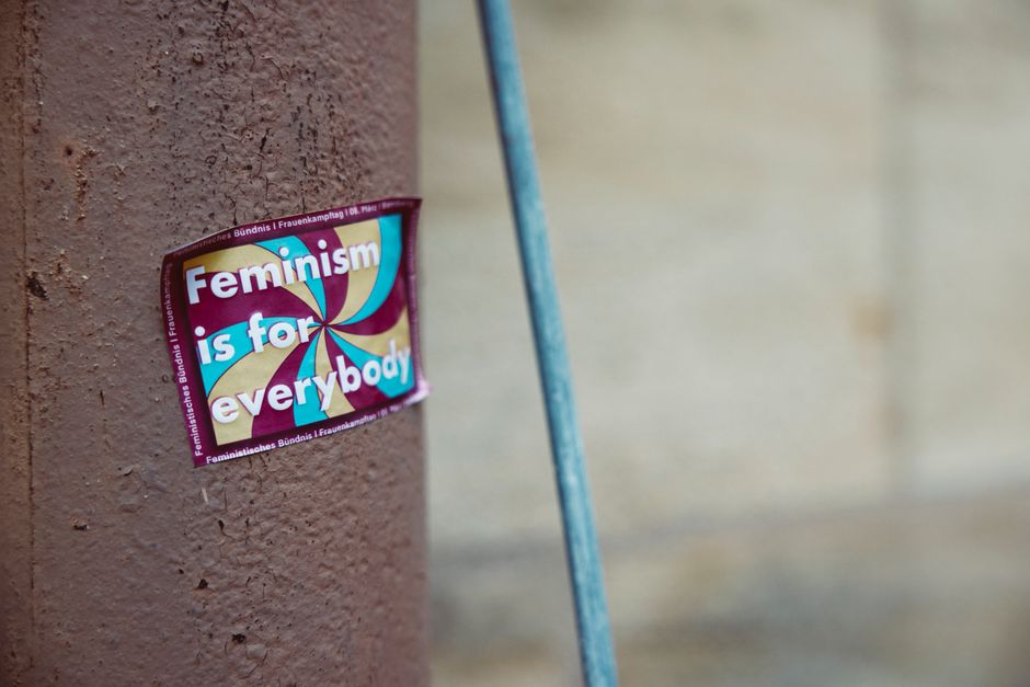 Indigener Feminismus: Land, Souveränität und Gemeinschaft – Kostenloses Stock Foto zu aktivismus, aufkleber, aufnahme