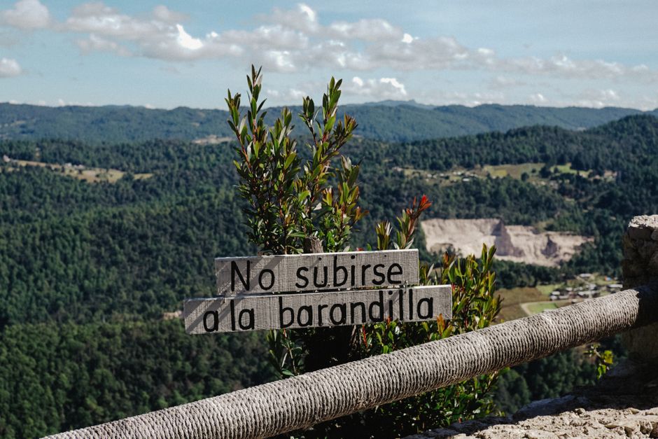 Zapatistas heute: 30 Jahre nach dem Aufstand in Chiapas – Bezaubernder Bergblick in San Cristóbal de las Casas mit einem r…