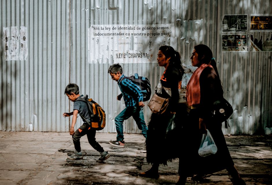 Zapatistas heute: 30 Jahre nach dem Aufstand in Chiapas – Kostenloses Stock Foto zu alltagsleben, bürgersteig, chiapas