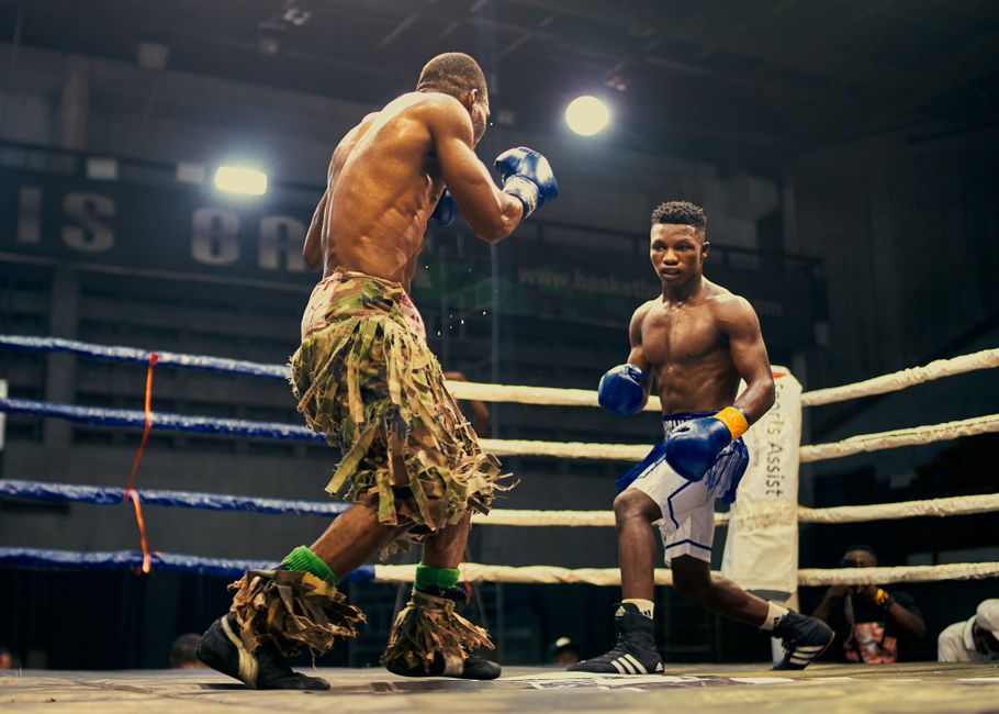 Davi Kopenawa: Stimme der Yanomami und ihr Kampf – Zwei Boxer lieferten sich in einem Boxring in Lagos einen spannenden Ka…