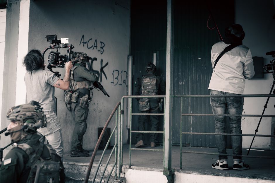 Mosquito Coast: Peter Weirs Film und die Apple TV+ Serie – Kostenloses Stock Foto zu Action-Szene, actionfilm, am set