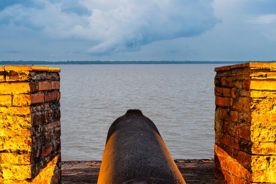Belém und Marajó: Ihr Guide zum Amazonas-Mund und zur Insel – Eine historische Kanone im Forte do Presépio in Belém, Brasi…