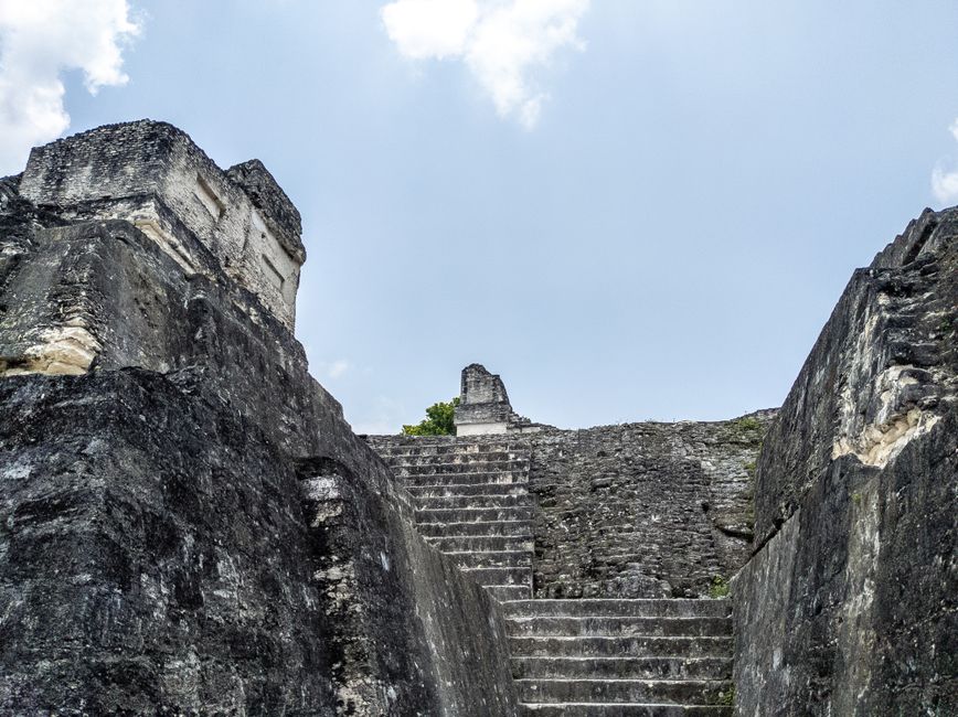 Tikal Reise: Ihr Guide für die Maya-Stätte in Guatemala – Erforschen Sie die alten Steinruinen und steilen Treppen von Tik…