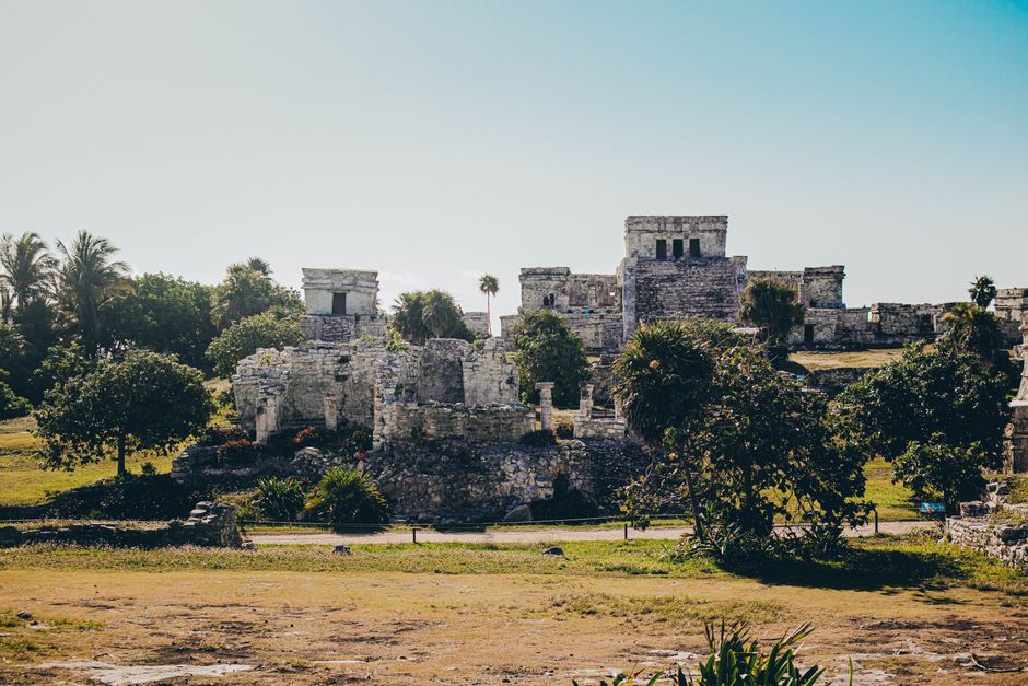 Tulum Reise: Ihr Guide zur Maya-Stätte am Karibikstrand – Erkunde die beeindruckenden Mayaruinen von Tulum unter einem kla…