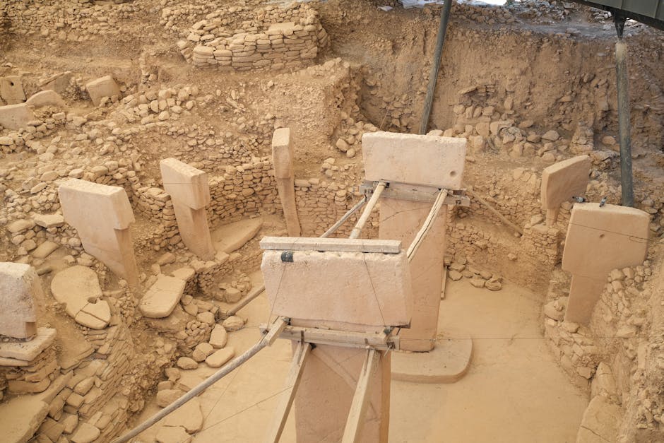 Amazonien Archäologie – Draufsicht auf Göbekli Tepe, eine antike neolithische Ausgrabungsstätte in Şanlıurfa.