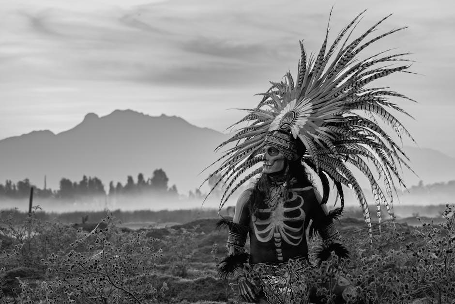 Aztekische Menschenopfer: Was die Forschung wirklich weiß – Traditionelle Aztekische Tänzerin Im Gefiederten Kostüm