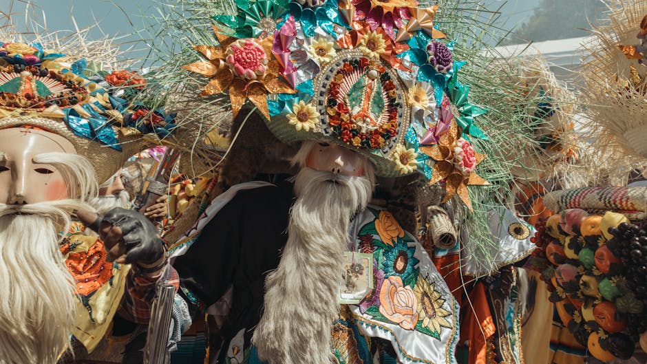 Die Danzantes von Monte Albán: Gefesselte Gegner, frühe Schrift – Farbenfrohe Kostüme und Masken bei einem traditionellen …