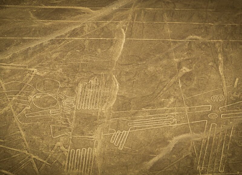 Die Geoglyphen von Acre: Entdeckung durch Luftbilder – Luftaufnahme Der Nazca Linien In Der Peruanischen Wüste