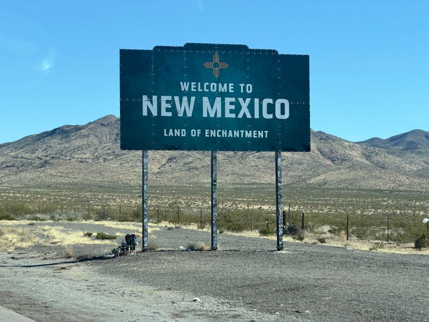 Die Zuni: Eigenständige Sprachfamilie in New Mexico – Ein ikonisches Willkommensschild für New Mexico inmitten einer Wüste…