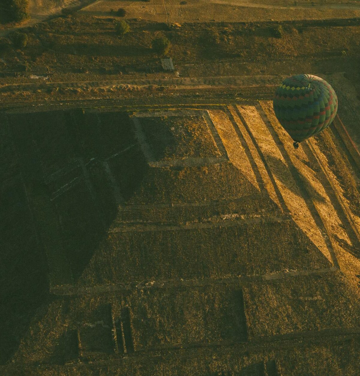 Mondpyramide Teotihuacan: Geschichte, Bauphasen und Opferfunde