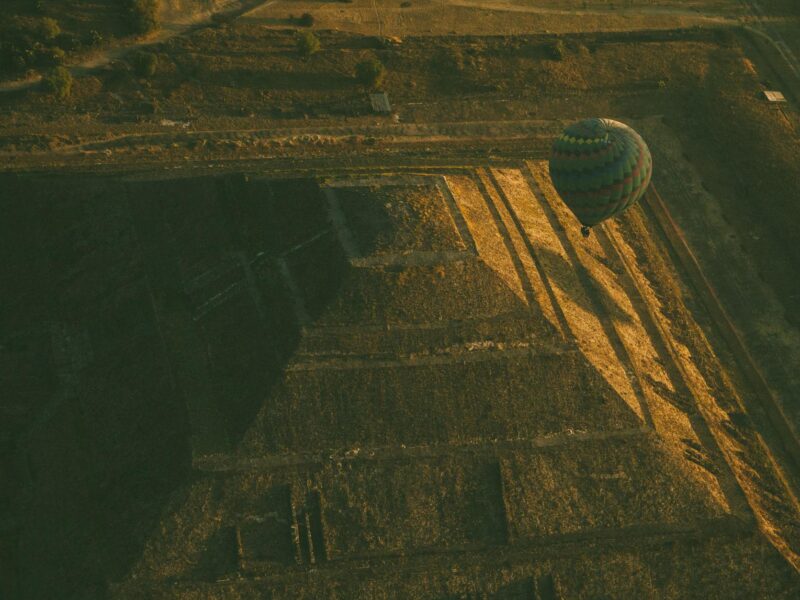 Mondpyramide Teotihuacan: Geschichte, Bauphasen und Opferfunde