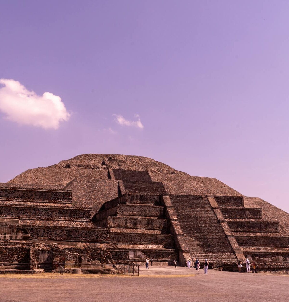 Sonnenpyramide Teotihuacan: Geschichte, Bauphasen und Geheimnisse