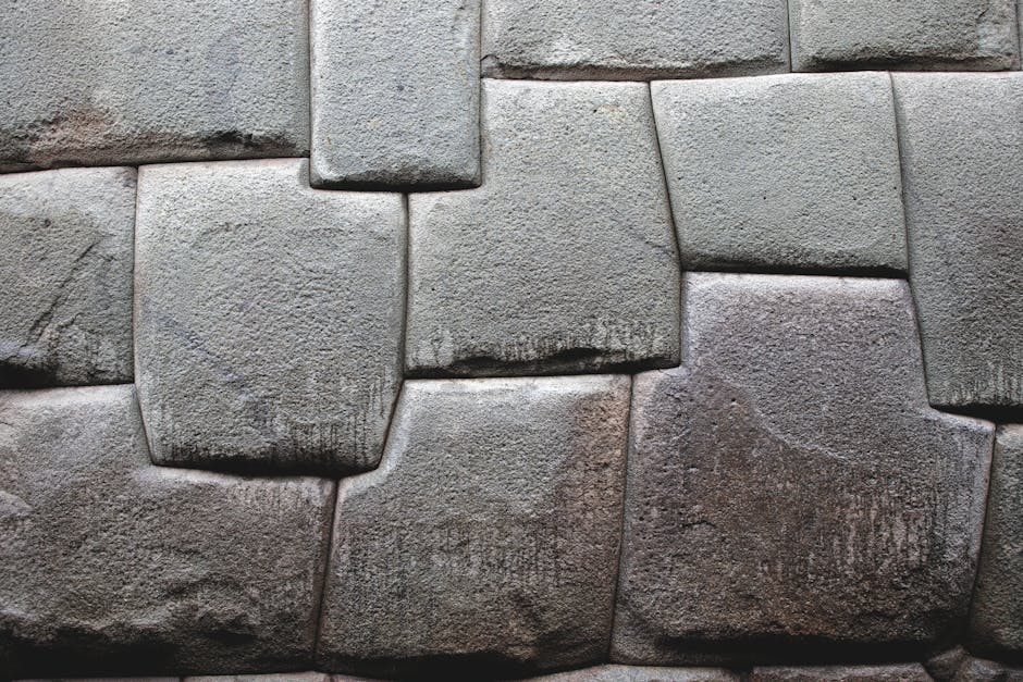 Pachacutec: Großer Reformer des Inka-Reiches – Nahaufnahme der berühmten Inka-Steinmauer in Cusco, die uralte Mauerwerkste…