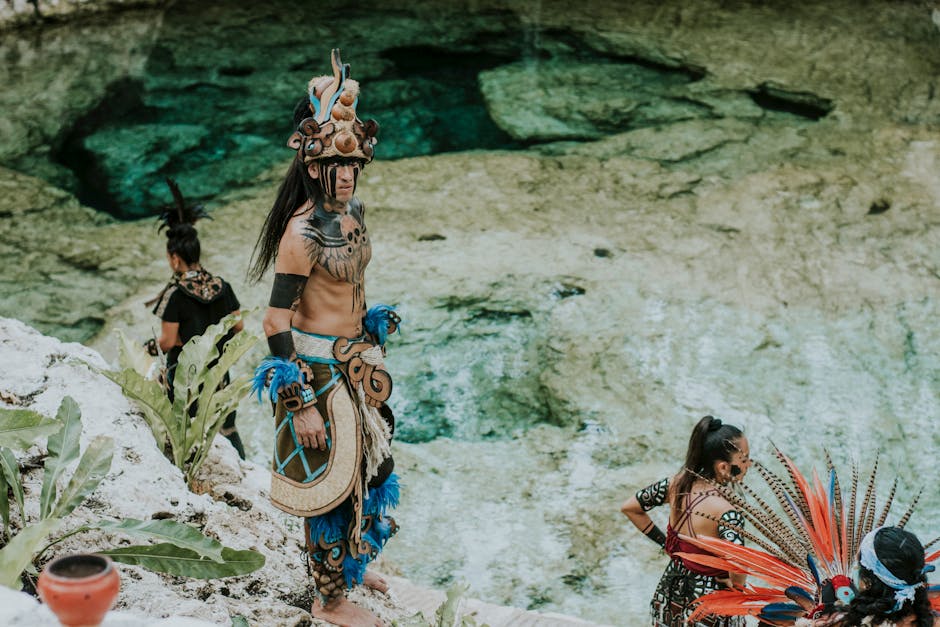 Popol Vuh: Heiliges Buch der K'iche' Maya – Schöpfungsmythos – Kostenloses Stock Foto zu ahnen, alt, bunte federn