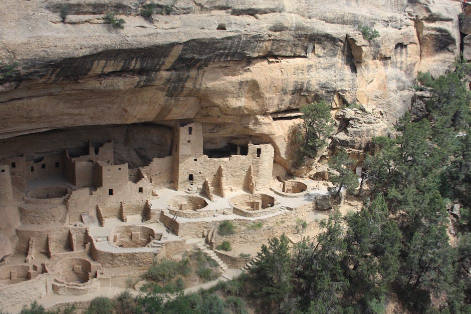 Pueblo-Kulturen – Erkunden Sie die atemberaubenden Ruinen des Cliff Palace im Mesa Verde Nationalpark in Colorado.