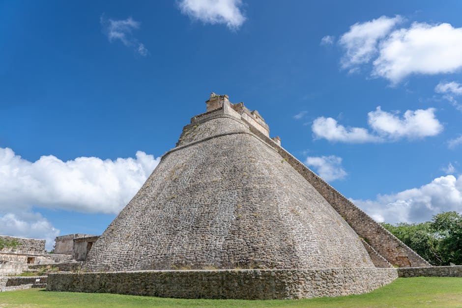Pyramide des Wahrsagers: Uxmal und der Puuc-Stil der Maya – Kostenloses Stock Foto zu alt, alte zivilisation, antike ruinen
