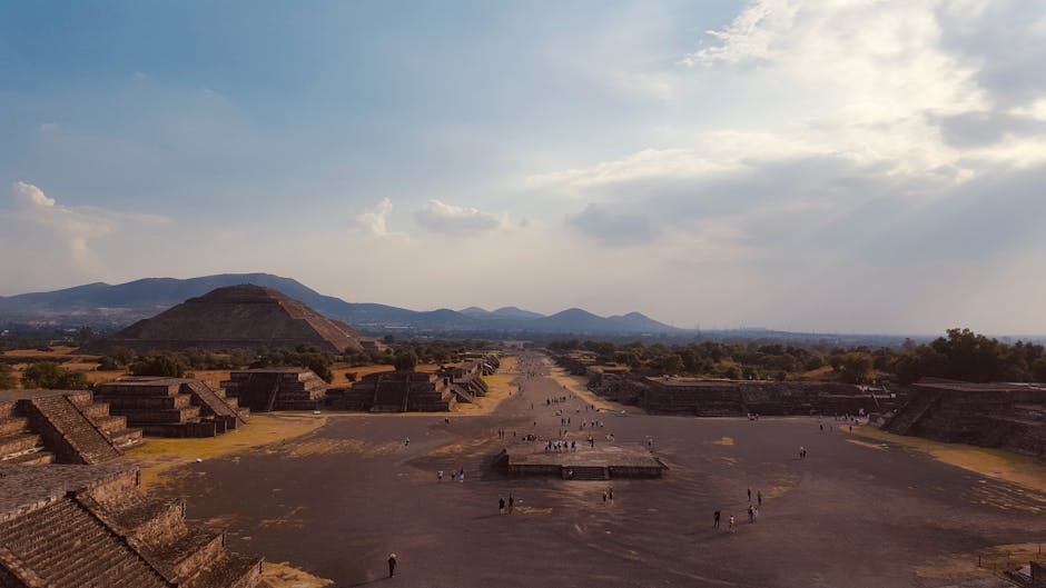 Quetzalcoatl Tempel Teotihuacan: Geschichte, Opferfunde und Kult – Kostenloses Stock Foto zu abenteuerreisen, allee der to…