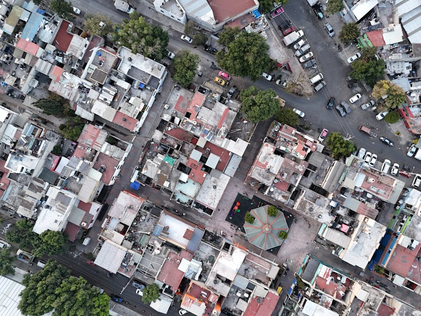 Tenochtitlán: Die Stadt auf dem See mit 200.000 Bewohnern – Vogelperspektive auf ein dicht bebautes städtisches Wohngebiet…