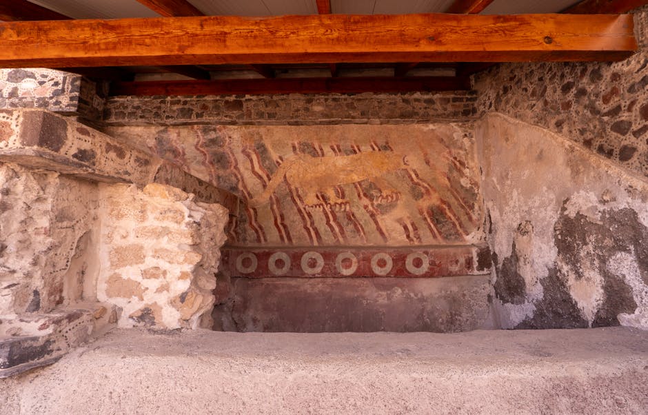 Tlaloc: Regengott Mesoamerikas und seine Bedeutung – Historische Wandmalereien und Mauerwerke in Teotihuacan, Mexiko, zeig…