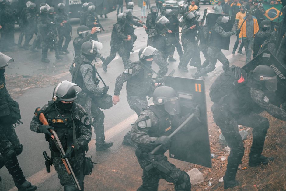 Belo Monte: Staudamm-Konflikt am Xingu und indigene Proteste – Kostenloses Stock Foto zu action, aktion, bewaffnet
