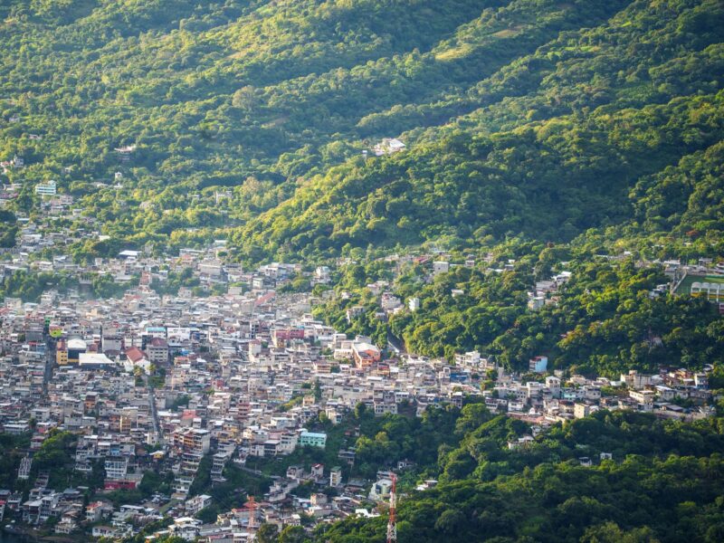 Ayahuasca Tourismus: Kontroversen und Risiken für indigene Kulturen