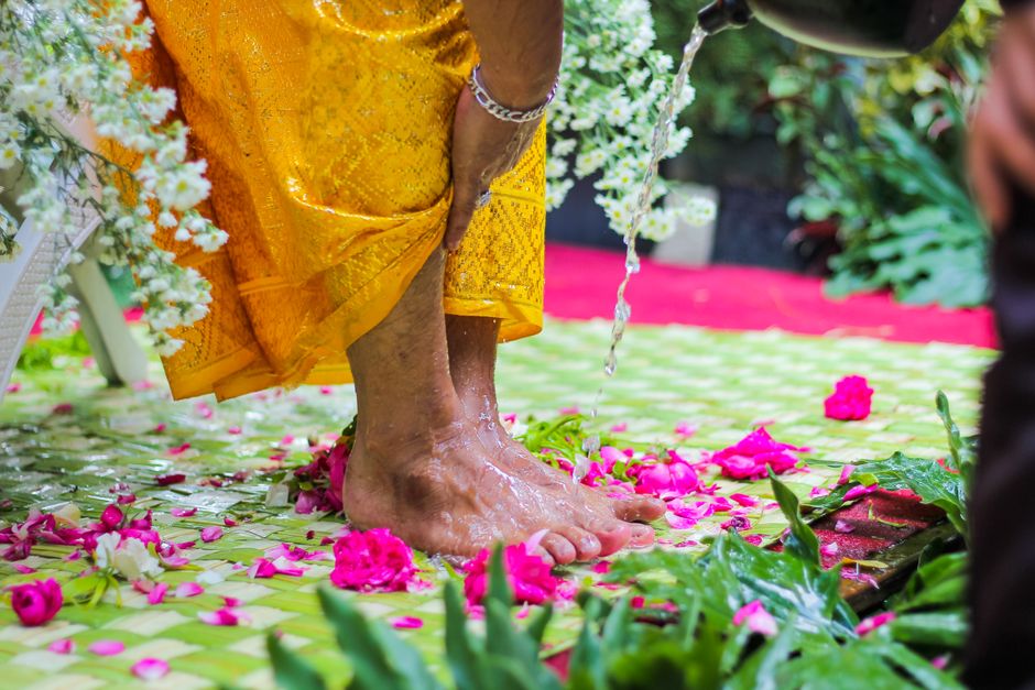 Sweat Lodge: Reinigungs-Zeremonie und ihre Kontroversen – Kostenloses Stock Foto zu barfuß, blumen, blumenarrangement