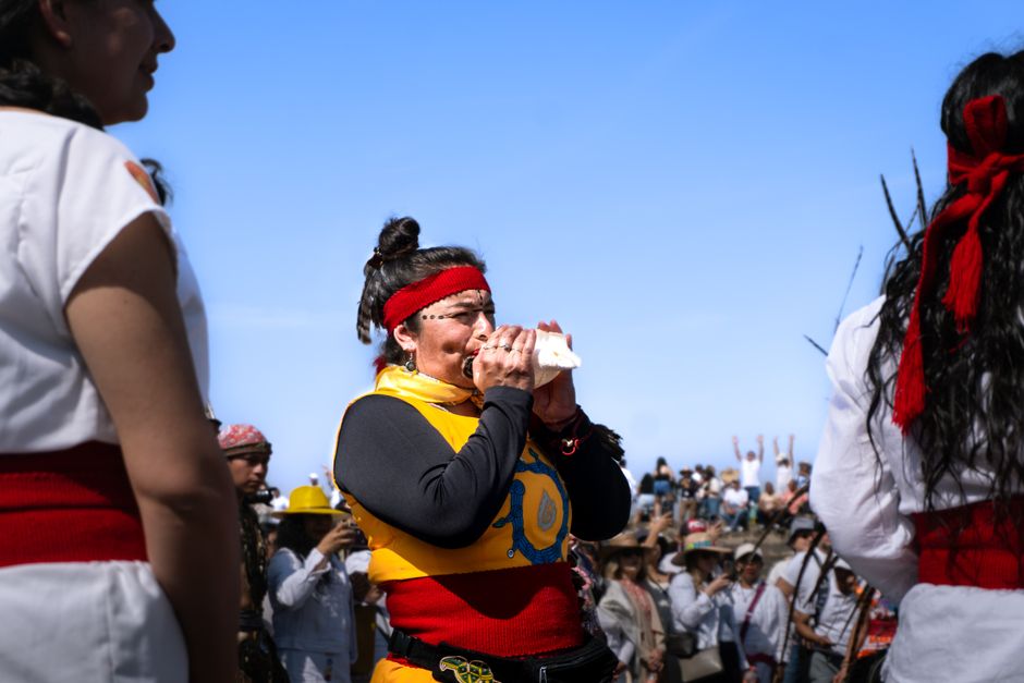 Vision Quest: Suche nach spirituellem Weg und indigene Traditionen – Ein kultureller Tanz und eine Zeremonie in Teotihuacá…