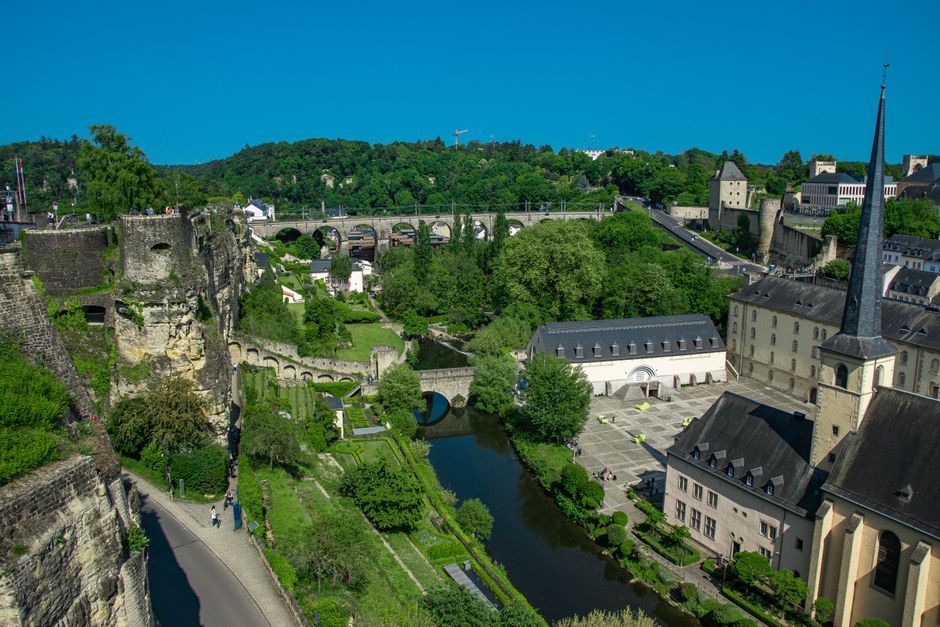Adolf Bastian: Begründer der Ethnologie und Museumsdirektor – Kostenloses Stock Foto zu Adolf-Brücke, altstadt, architektur