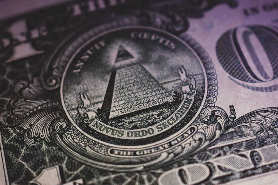 'Ancient Aliens': Kritik an Pseudowissenschaft & Eurozentrismus – Nahaufnahme Von Einem Us Dollar