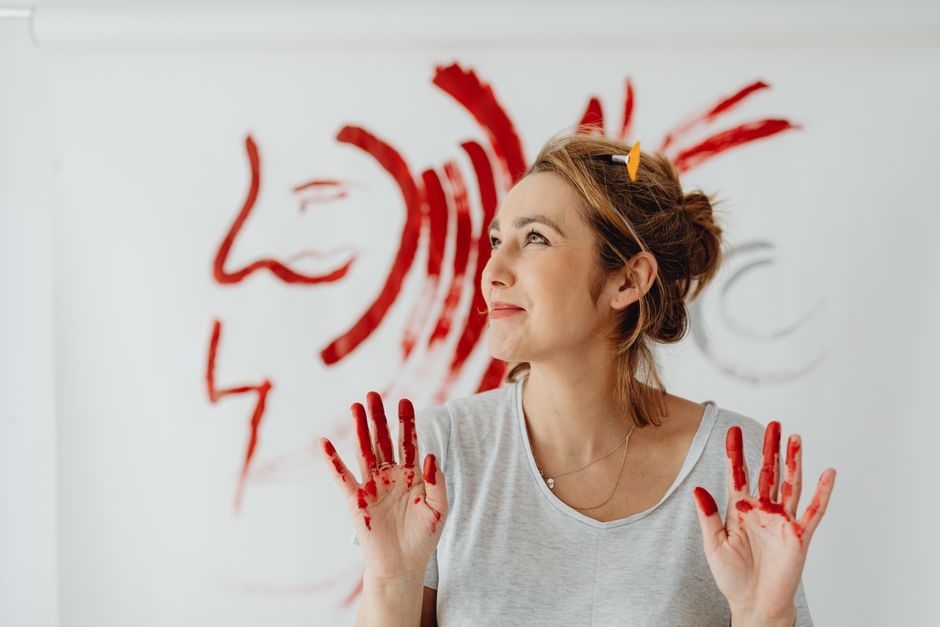 Emmi Whitehorse: Diné-Künstlerin und Meisterin der Abstraktion – Kostenloses Stock Foto zu #indoor, abstrakte kunst, ausdruck