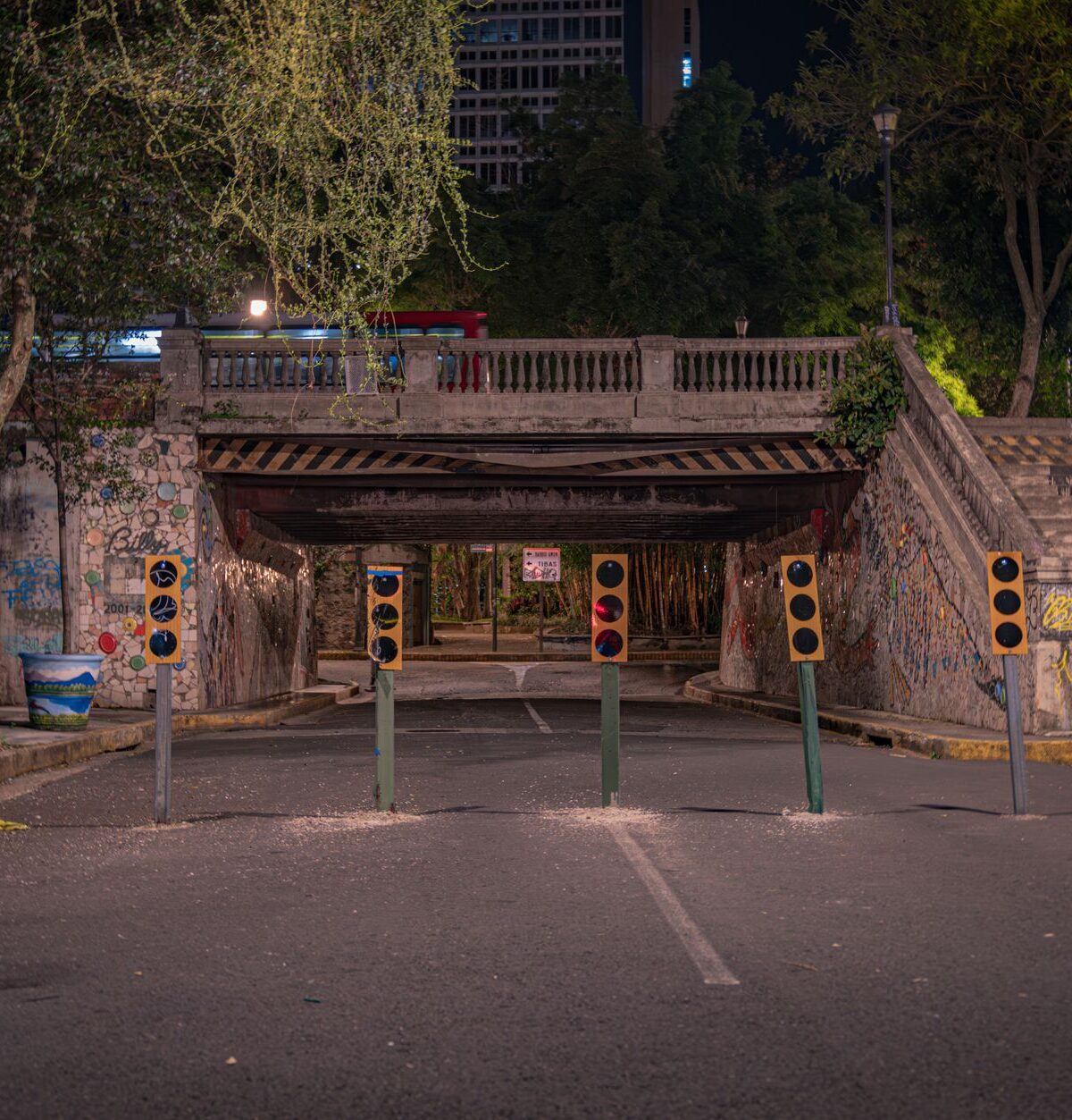 Amalia Mesa-Bains: Chicana-Installationen und Ofrendas
