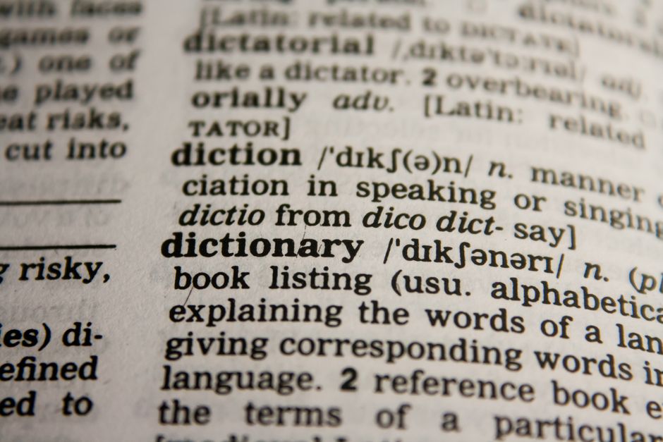 Indigen: Begriffsgeschichte, Definition und ihre Bedeutung – Wörterbuchtext Im Bokeh Effekt