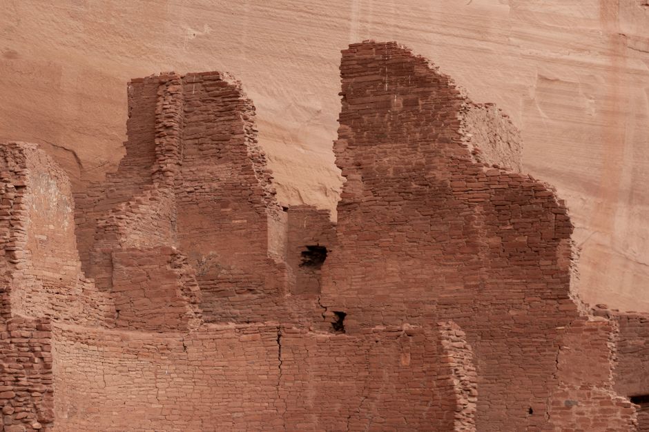 Acoma Pueblo: Sky City – Älteste kontinuierlich bewohnte Siedlung der USA – Detaillierte Ansicht der alten Pueblo-Ruinen i…