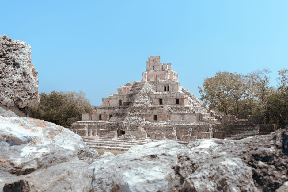 Edzná Reise: Ihr Guide zur Maya-Stätte in Campeche – Entdecken Sie die alten Maya-Ruinen von Edzná in Campeche, Mexiko, an…