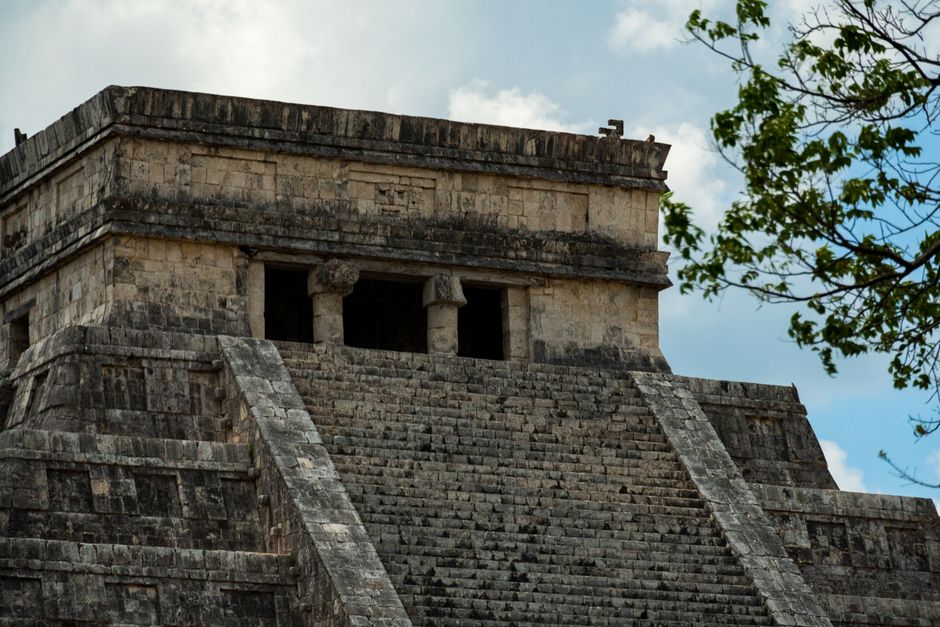 El Tajín: Reiseführer zur Pyramide der Nischen in Veracruz – Detaillierte Nahaufnahme des Tempels von Kukulcán in Chichén …