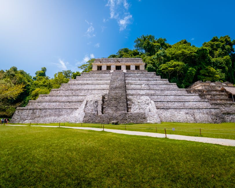 Palenque Reise: Ihr Guide für die Maya-Stätte in Chiapas – Aufnahme der ikonischen Pyramide der Inschriften in Palenque, M…