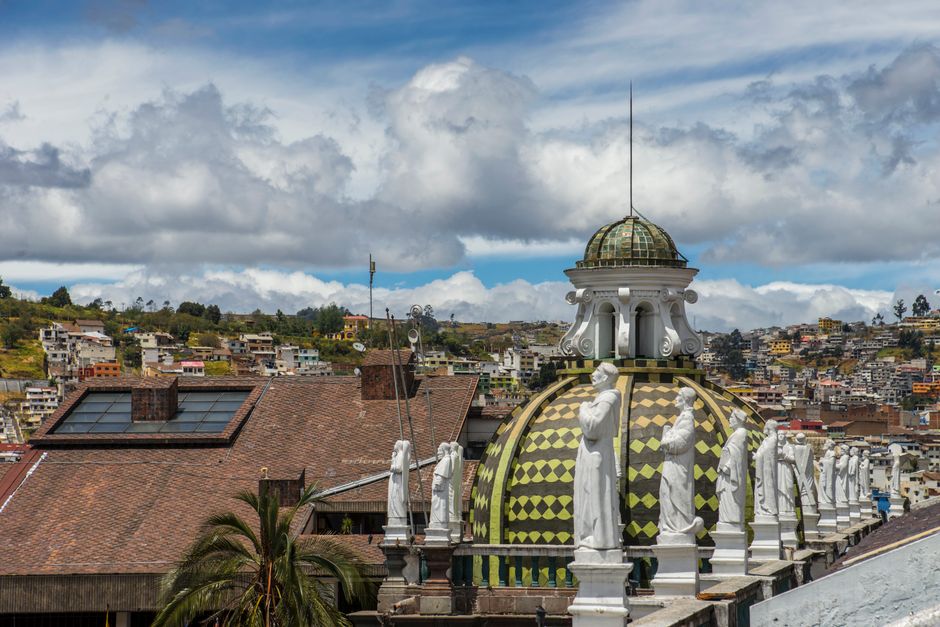 Quito Casa Alabado: Präkolumbianische Kunst in der Altstadt – Eine schöne architektonische Kuppel mit Statuen, die vor ein…