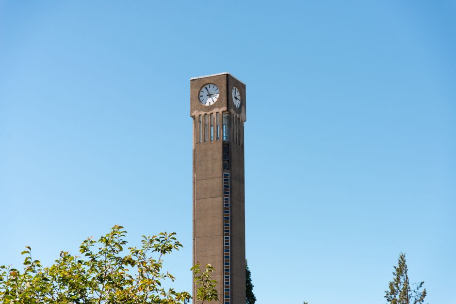 UBC Museum Anthropology: Guide zu Haida-Kunst und Kultur – Auf dem Campus der UBC in Vancouver ragt ein hoher Uhrenturm vo…