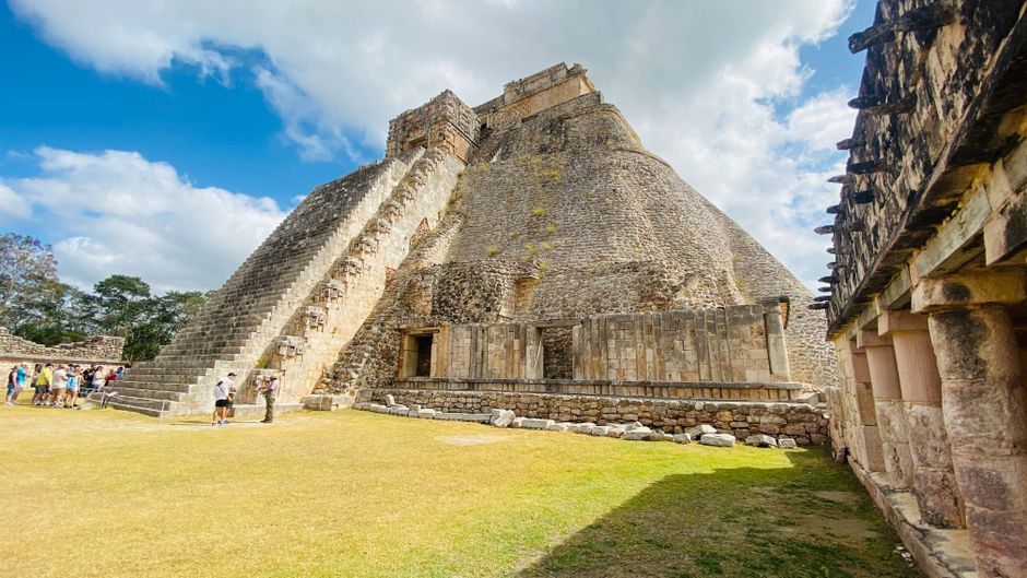 Uxmal Reise: Ihr Guide für die Maya-Stätte in Yucatán – Ein beeindruckender Blick auf die Pyramide des Magiers in Uxmal, M…